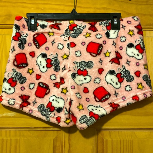 COPY - Snoopy Pink Cozy Night Plush Pajama Shorts Size Medium NWT - Picture 4 of 5